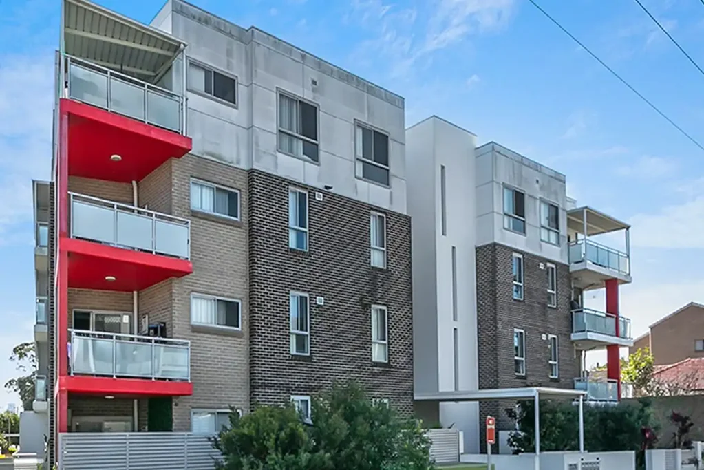 Guildford 1房 现代化安全公寓 距火车站300米 阳光起居区 石材台面厨房 街道外停车位 购物中心近便 FABULOUS INVESTMENT UNIT - OPEN TO VIEW SAT 16/05/2026 @ 1-1.30PM