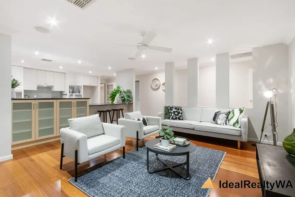 Expansive 5-Bedroom Family Retreat in Prime Leeming Location