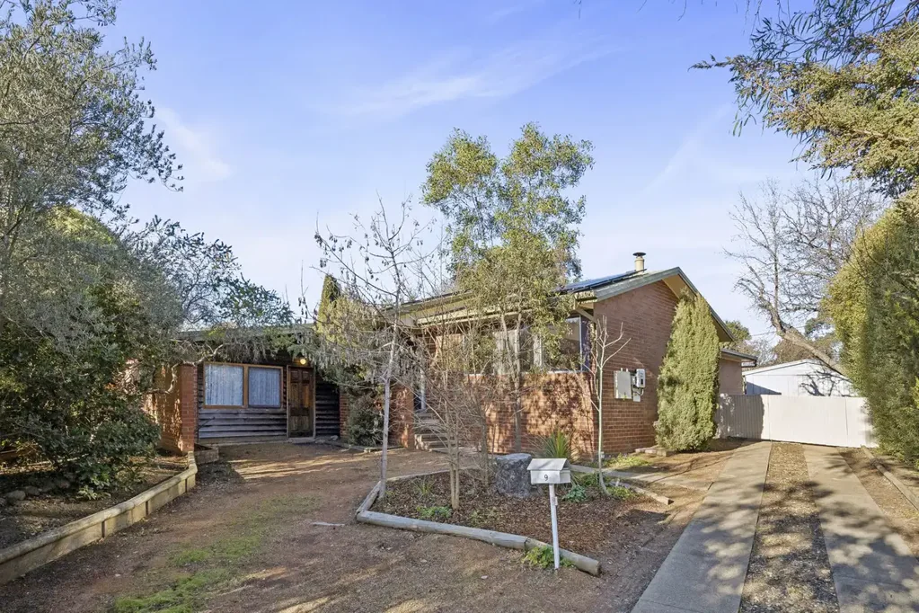 Duffy 3Zimmer A Cherished Family Haven on a Rare 1,435m² Garden Sanctuary