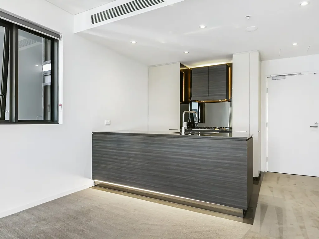 SUN FILLED LUXURIOUS 5-STAR TWO BEDROOM APARTMENT - 'V BY CROWN'