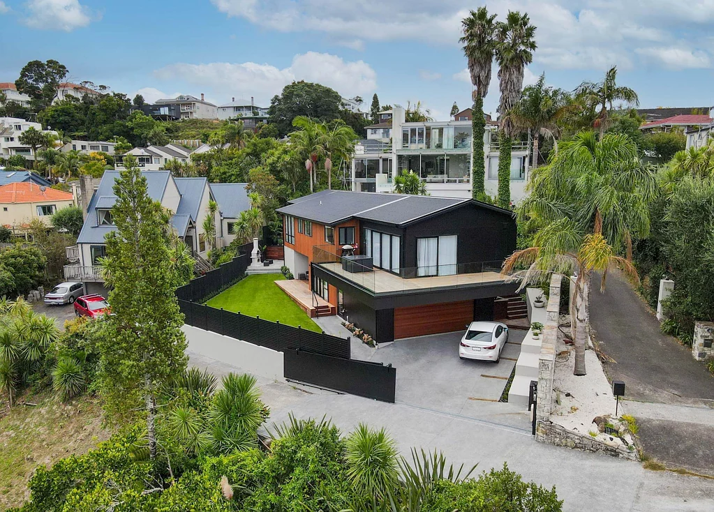 Elevated Harbour & Reserve Views