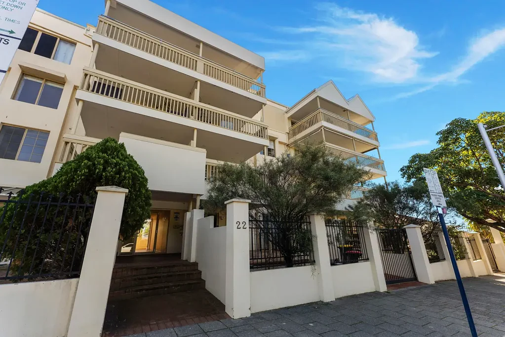 East Perth 2Moenga Modern 2x2 Apartment - Pool, Balcony & Close to Optus Stadium!