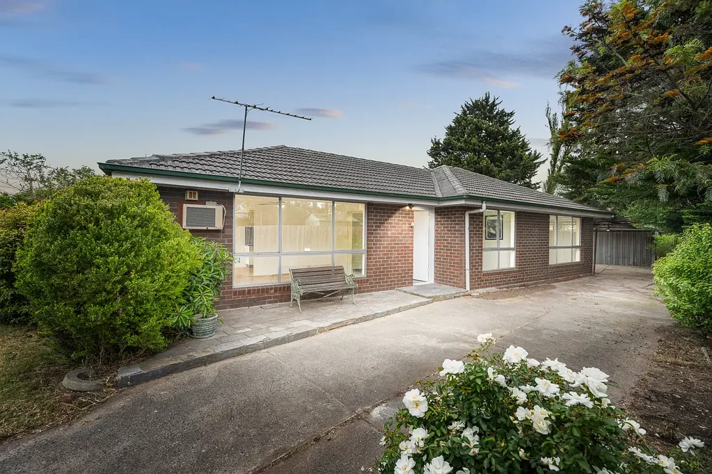 Cranbourne 3침실 Bright, Spacious & Convenient - A Family Gem on 604 sqm