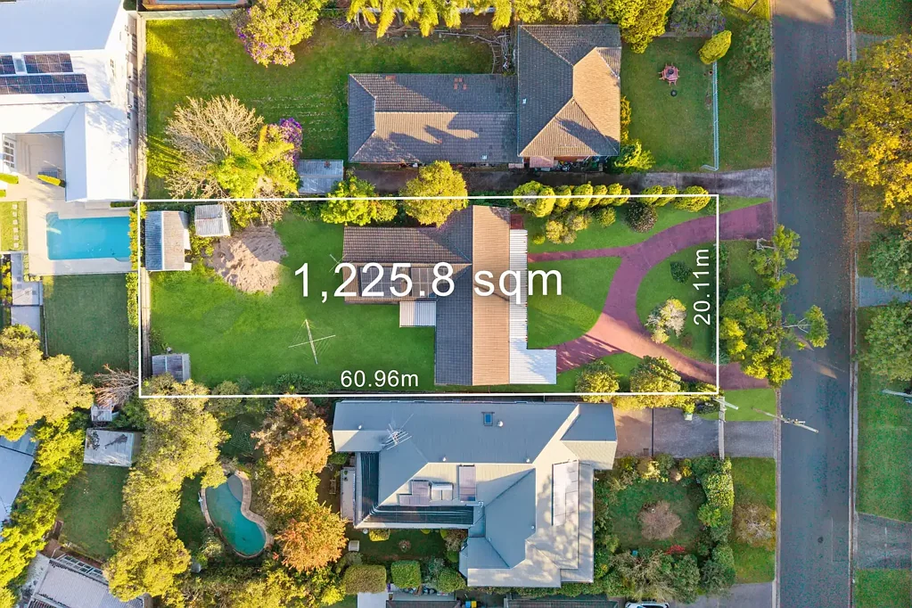 Turramurra 4Habitaciones Prime East-Side Opportunity – 1,225.8sqm with Duplex Potential (STCA)
