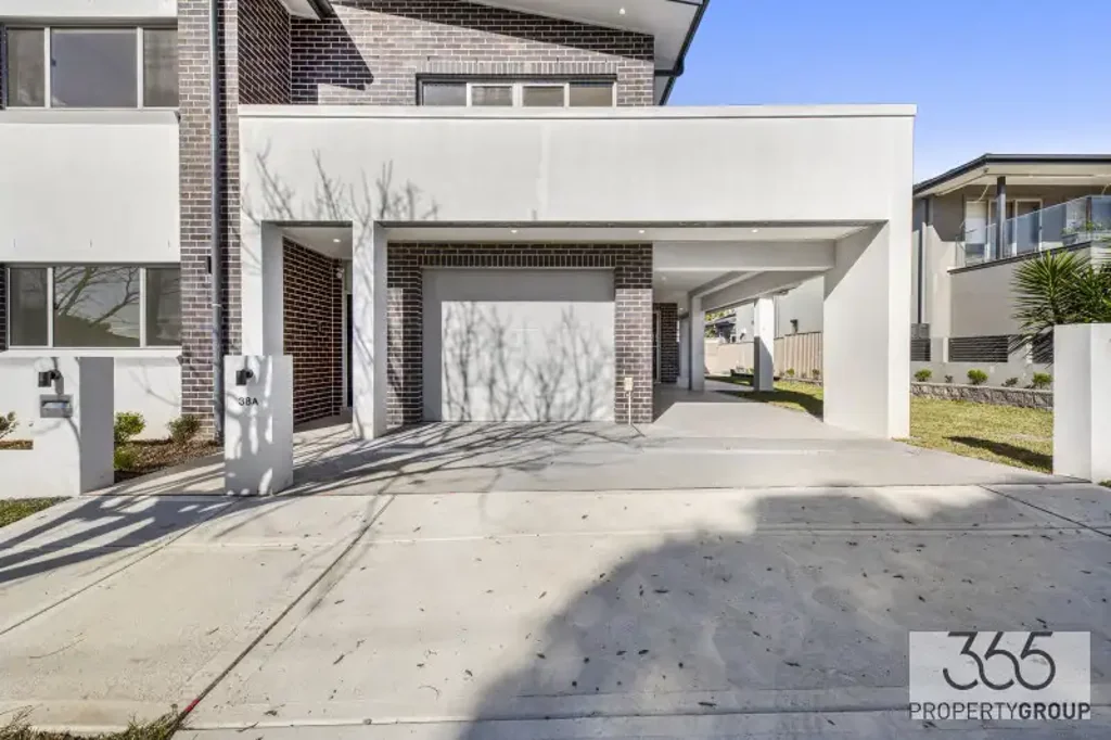 NEAR NEW ARCHITECTURALLY DESIGNED FAMILY HOME