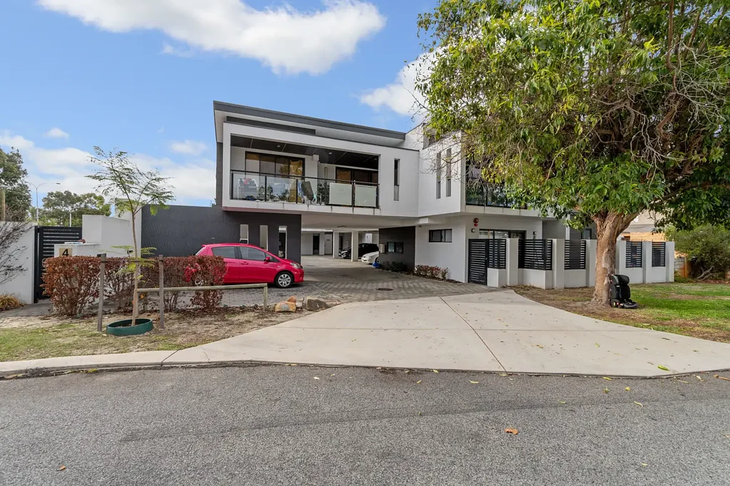 Modern 2x2 Living In The Heart Of Morley