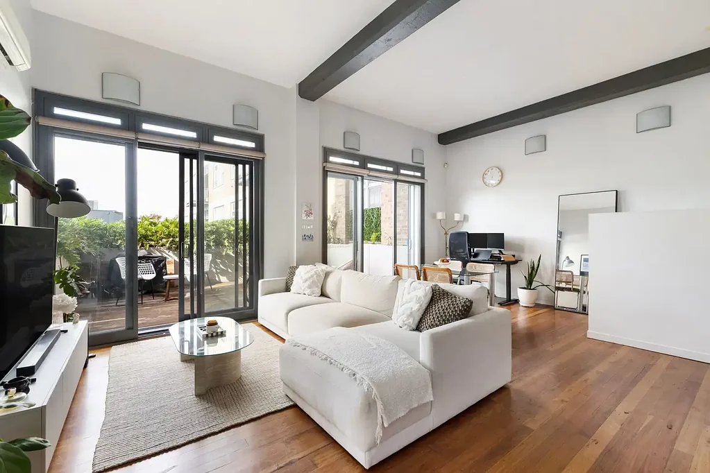 Marrickville 2房  Expansive two-bedder in iconic warehouse conversion
