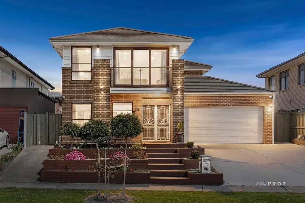 211 Featherbrook Drive, Point Cook, VIC 3030