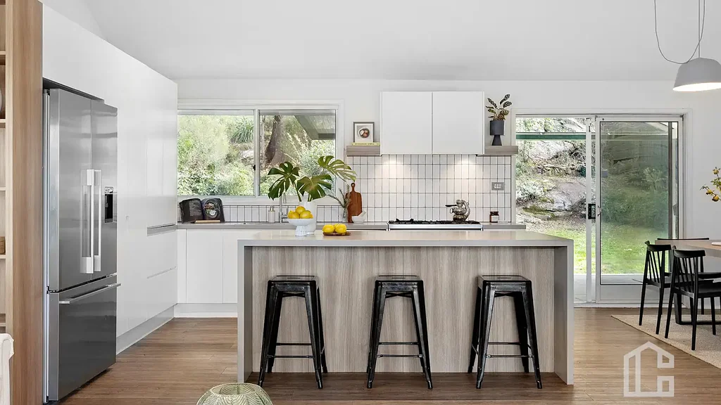Springwood 4ਬੈੱਡਰੂਮ Updated Family Home with Flexible Living in Sought-After Springwood Setting - Open Home Saturday 15th August, 10am - 10.20am.