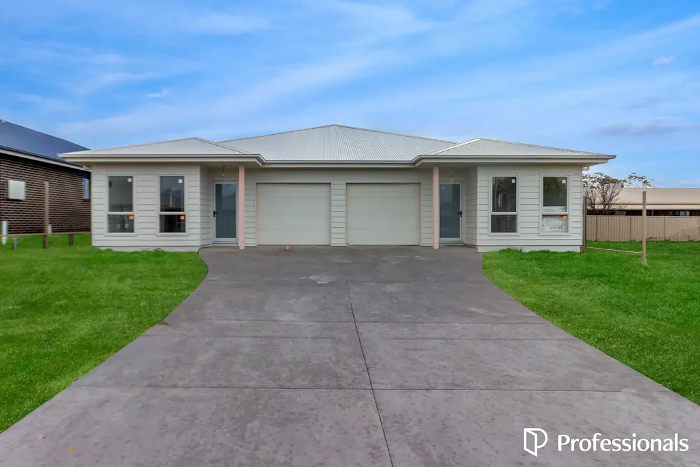 Boorooma 4房  NEARING COMPLETION – Modern Duplex Living