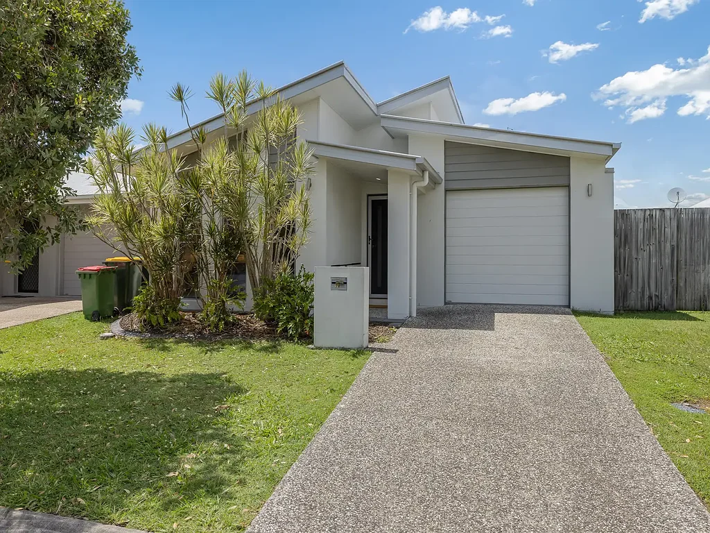 Caloundra West 3બેડરૂમ Light-Filled Three-Bedroom Home on a Prime 250m² Block