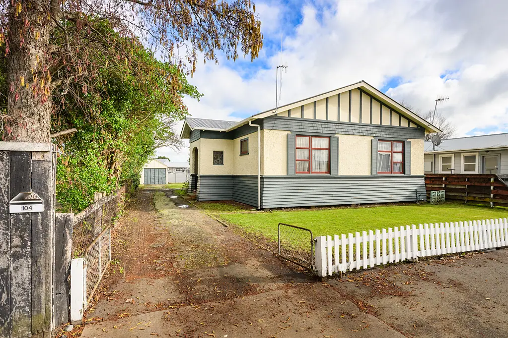 Palmerston North Central 2Zimmer Commercial Zone B, character home