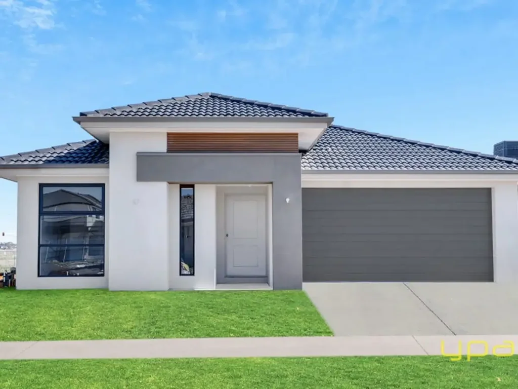 Modern Family Living in a Prime Clyde North Location