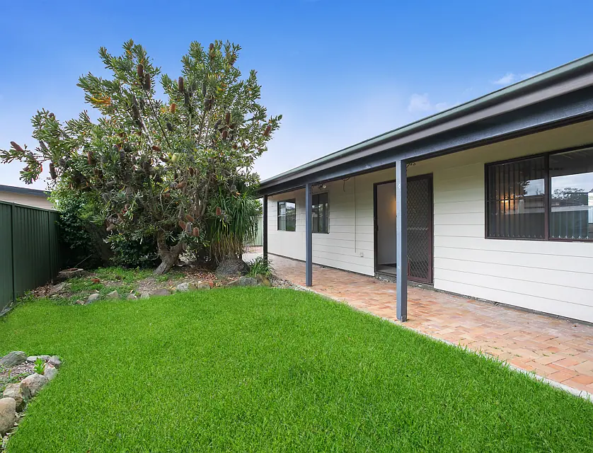 8A Clare Crescent, Berkeley Vale, NSW 2261, 3 rūma, 1 rūma horoi, House