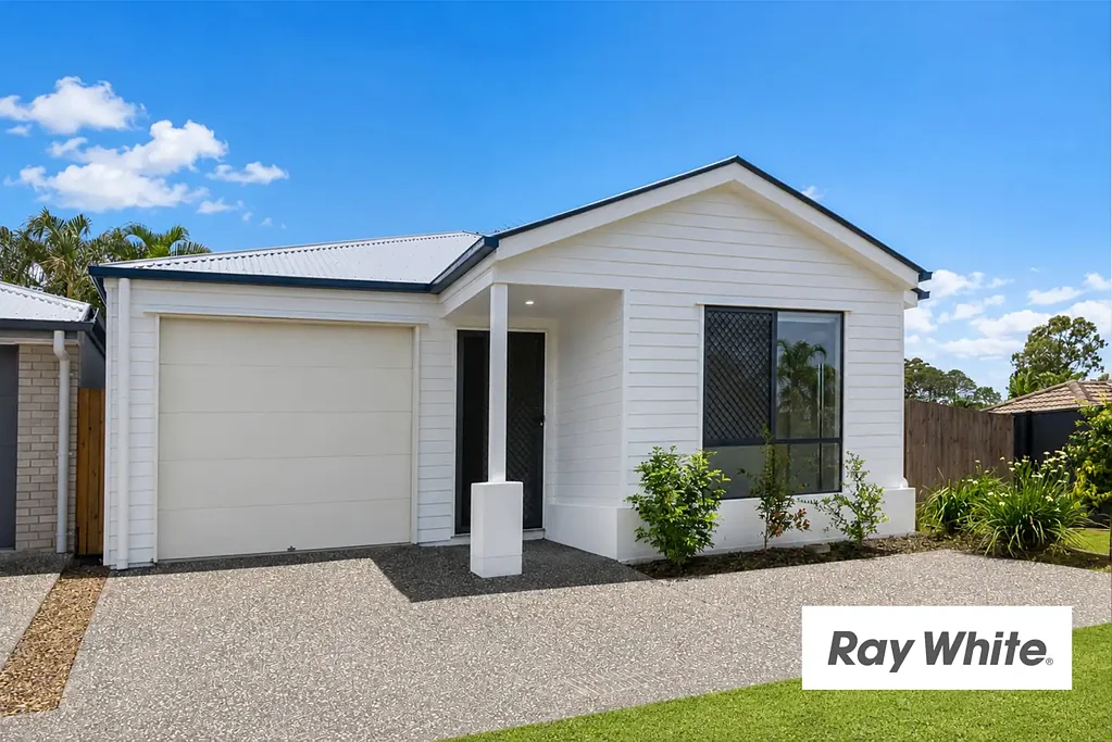 Modern Near New  3-Bedroom Home in Convenient Loganlea Location