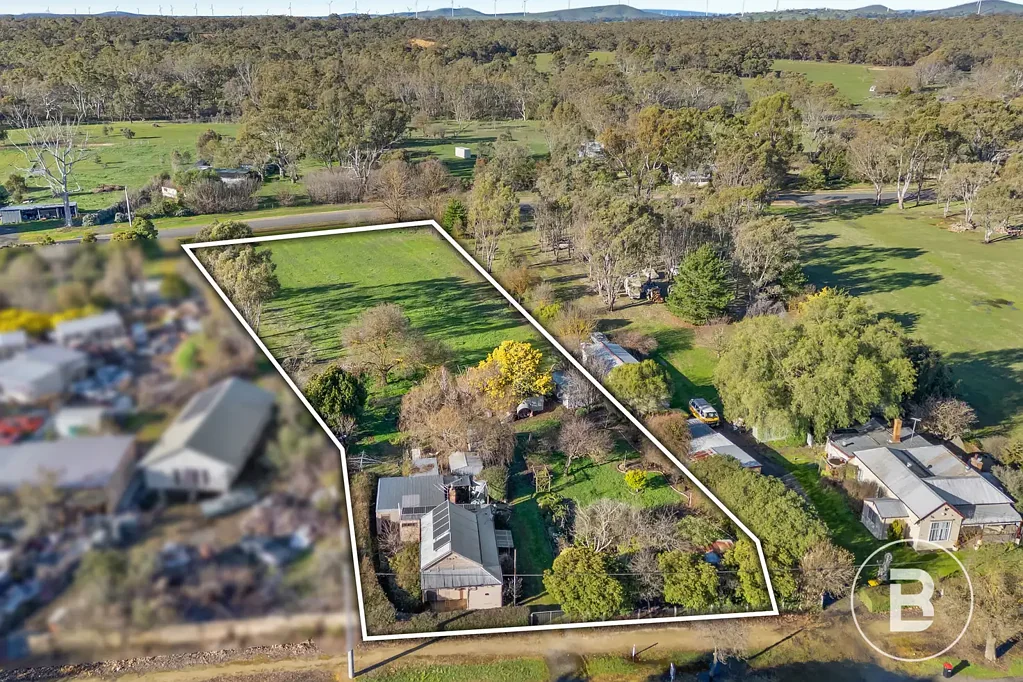 Great Western 1ਬੈੱਡਰੂਮ Original Miners Cottage on 1.2 Acres – Endless Opportunity