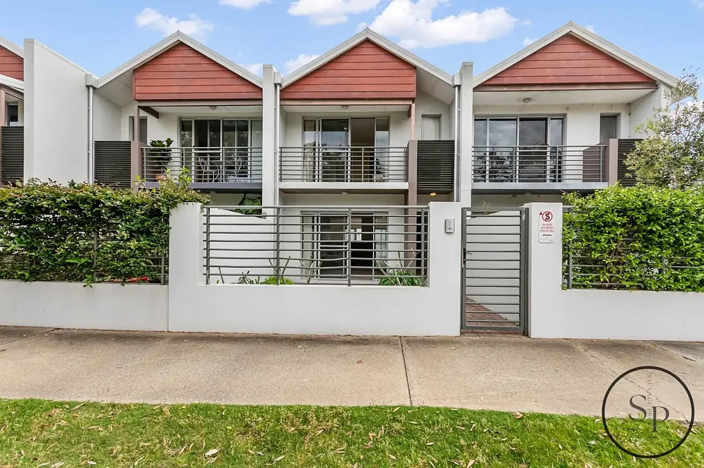 Erskine 3બેડરૂમ Easy-Care Living with a Private Bushland Outlook  - 3 Bedrooms | 2 Bathrooms | Secure Complex | Pool Access