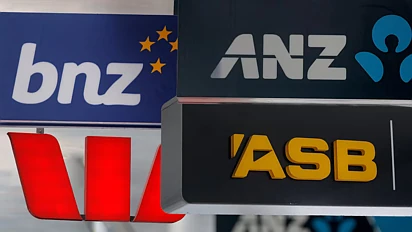 太猛了！房贷申请一夜暴增，压力给到买房人！5大银行预测2026房价，透露一个重要信息……