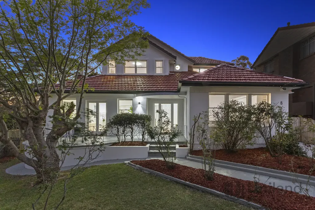 Epping 5Kwarto More than meets the eye, with expansive proportions, privacy and poolside entertaining