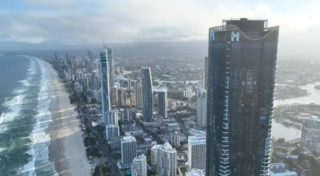 Surfers Paradise 3房  Luxurious Coastal Living Awaits - 3 Bedroom Plus Study!!