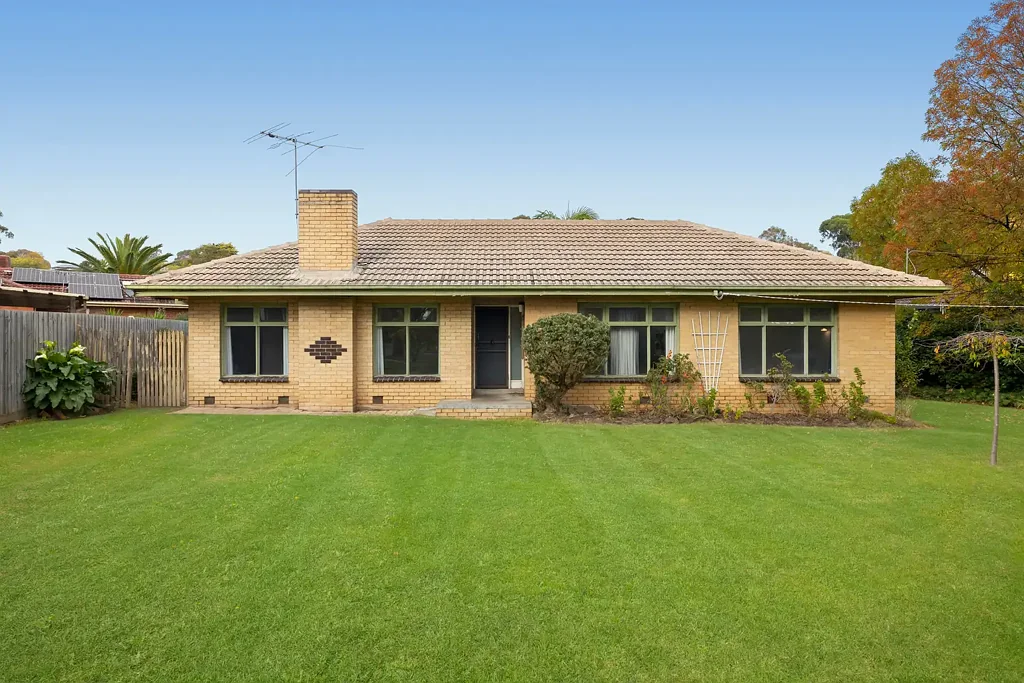 Ferntree Gully 4Moenga Classic 70s Charm with Family Comfort and Potential