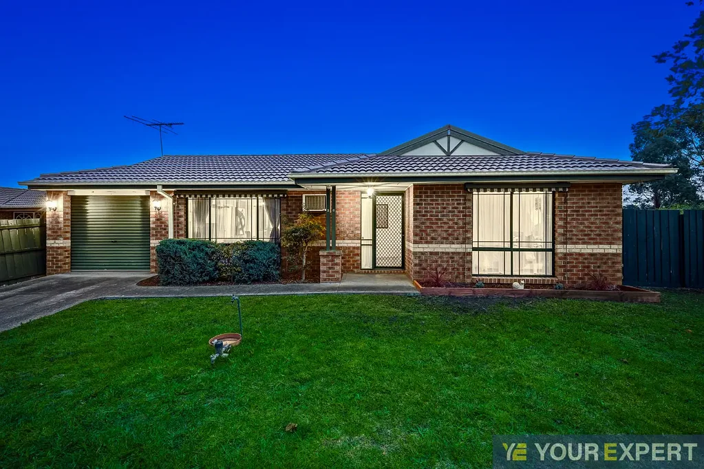 Narre Warren 3房  舒适、便利与场边生活，占地 654m²（约）  Comfort, Convenience & Courtside Living on 654m² (Approx.)