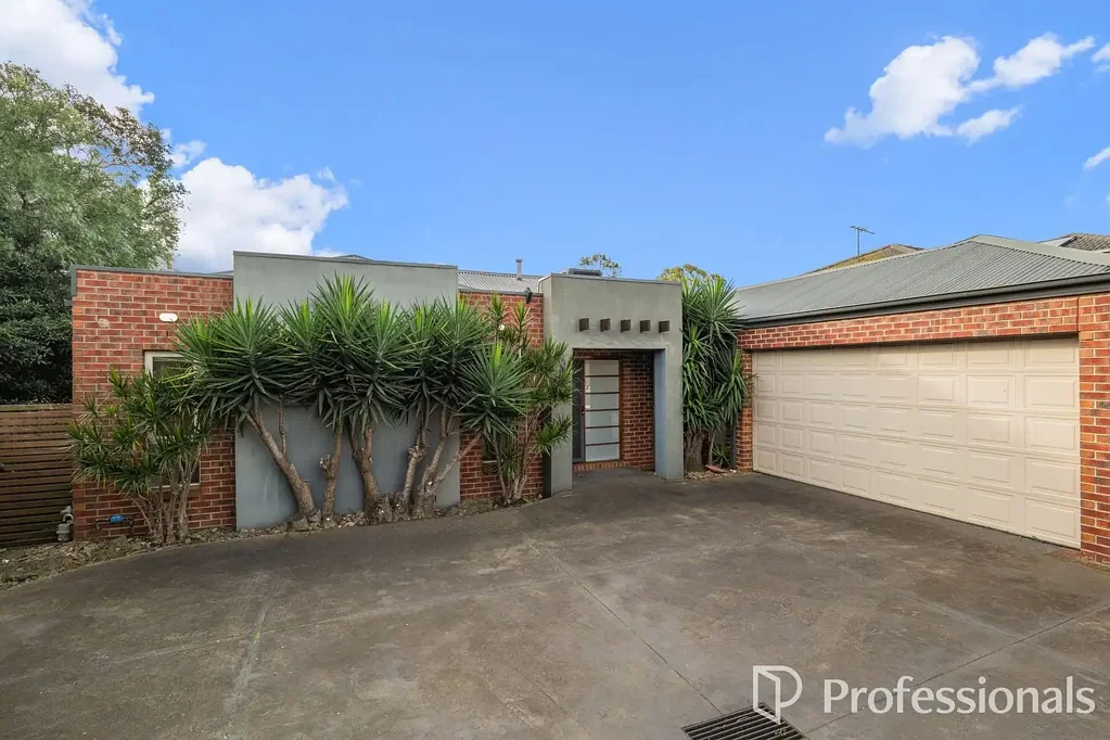 A Hidden Oasis Backing onto Kororoit Creek Trail