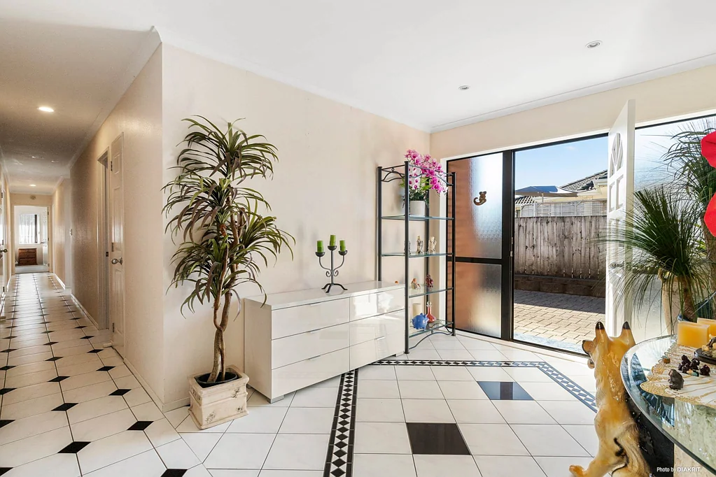 Waiuku 5房  Big Brick Golden Home Beauty!