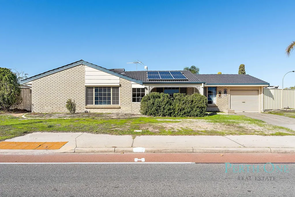Spacious Family Home with Multiple Living Areas in a Convenient Thornlie Location