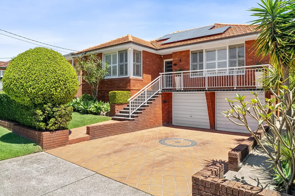 Kogarah 3部屋 Modern Comfort, Classic Family Appeal