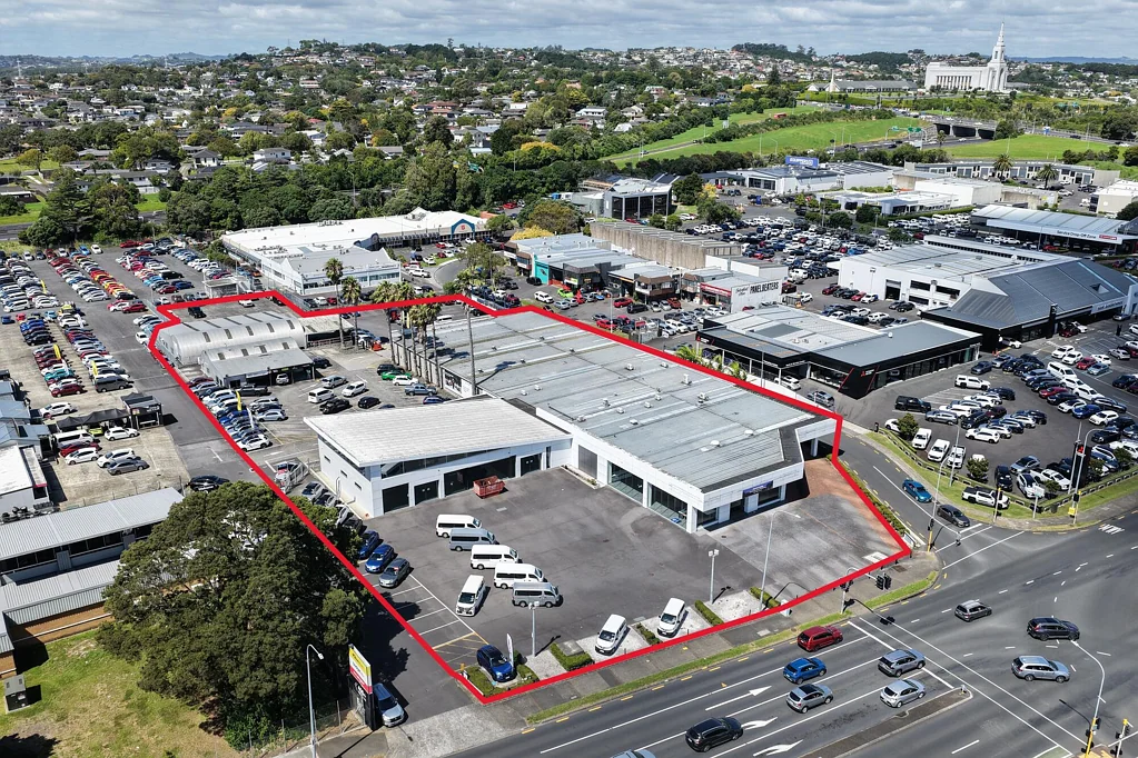 Manukau Landmark car yard, showroom, service centre