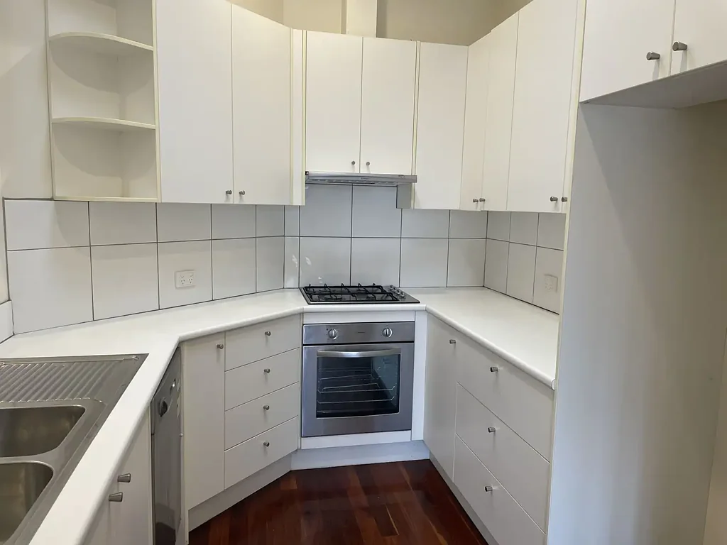 RENOVATED DELIGHT 100M FROM CHAPEL STREET!