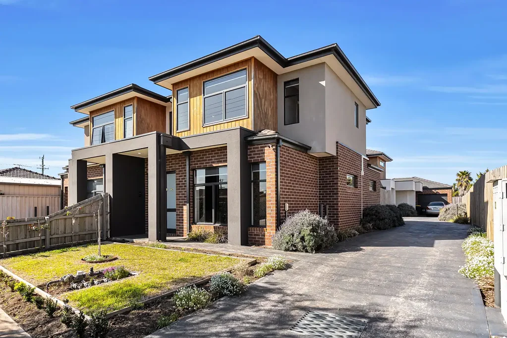 MODERN TOWNHOUSE FOR RENT