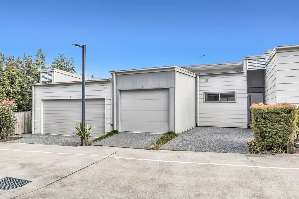Upper Coomera 3Zimmer Modern Low-Maintenance Townhouse in Prime Upper Coomera Location