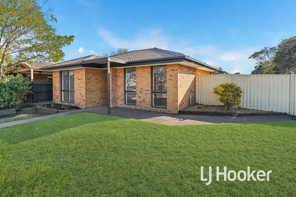 33 Lansell Drive, Cranbourne North, VIC 3977