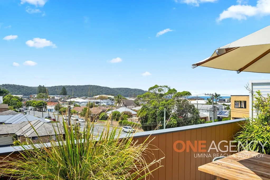Umina Beach 2房  SHOPS BELOW & METRES TO BEACH !