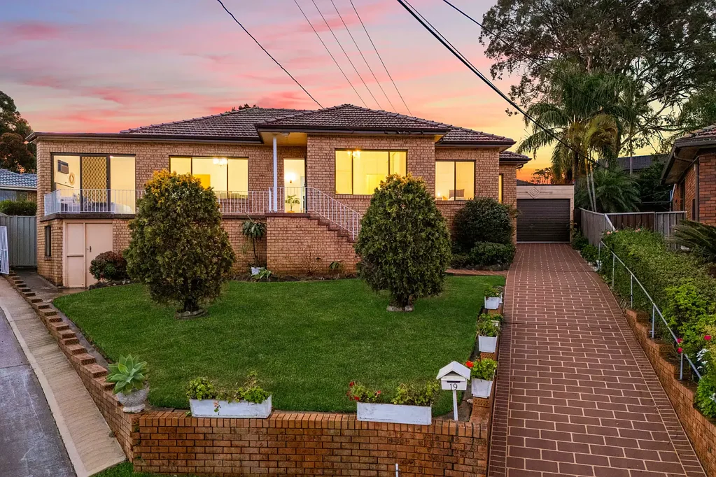 19 Calla Grove, Pendle Hill, NSW 2145