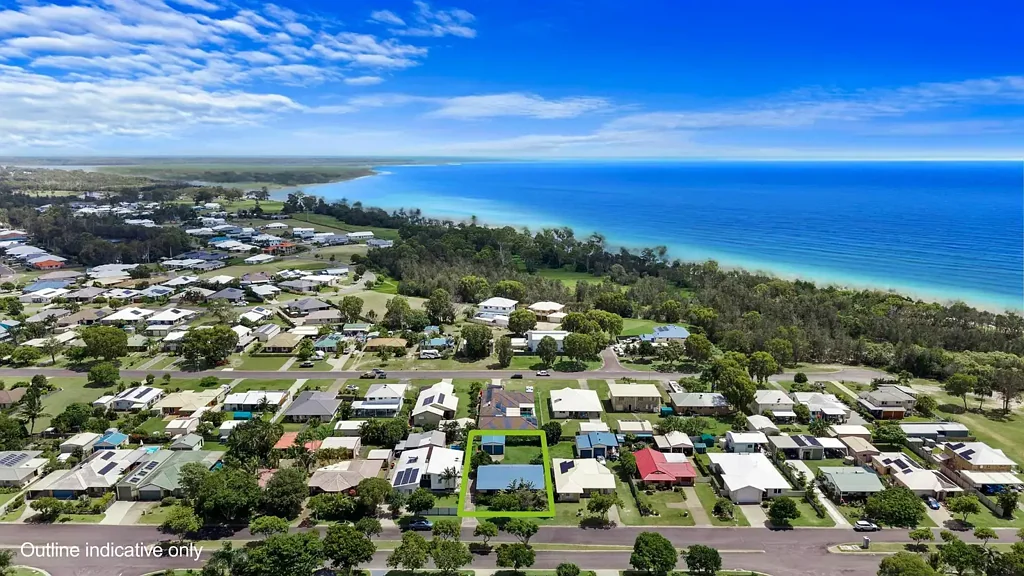 Burrum Heads 3침실 Charming Coastal Retreat – Walk to the Beach!