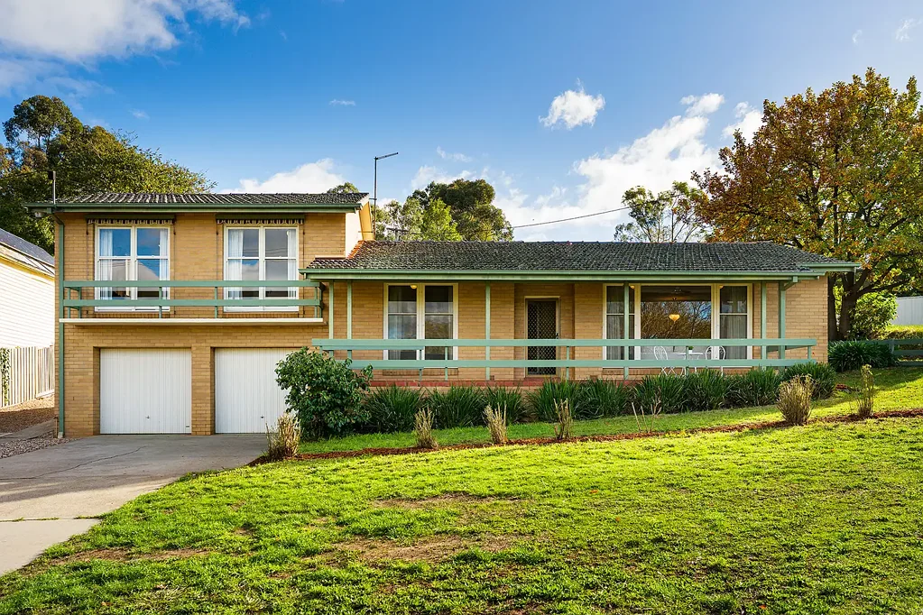 Castlemaine 3房  Retro Sensibility. Exceptionally Well Located.