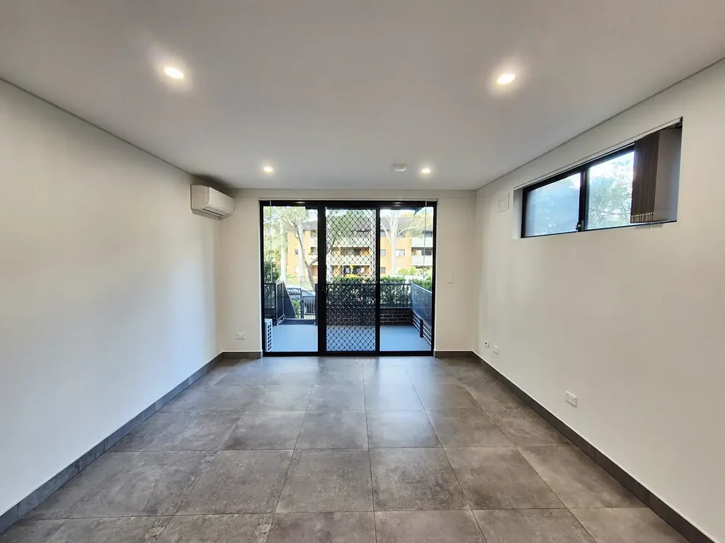 ONE BEDROOM APARTMENT