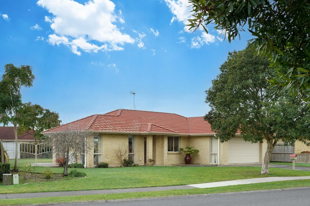 Papamoa 3 Slaapkamer Timeless, Solid, Spacious - Ready for New Owners!