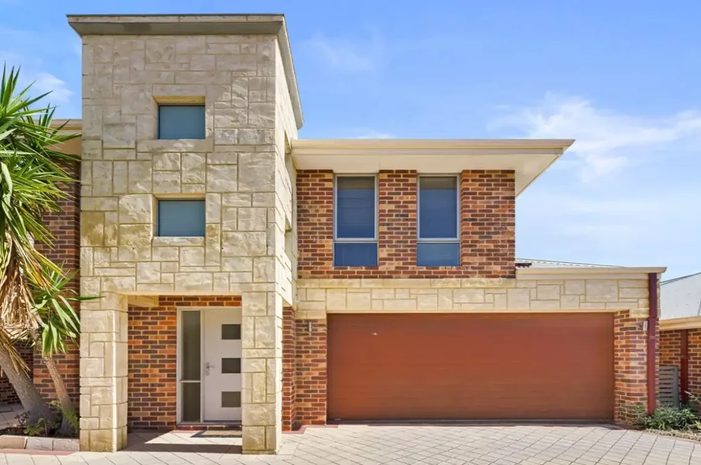 Stylish & Spacious Townhouse!