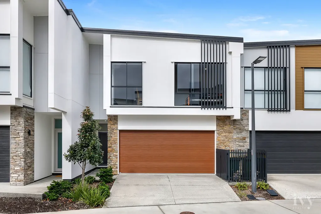 Hope Island 4 Slaapkamer Near-New Hope Island Living | 4 Bedrooms, 3.5 Bathrooms & 218m² of Space