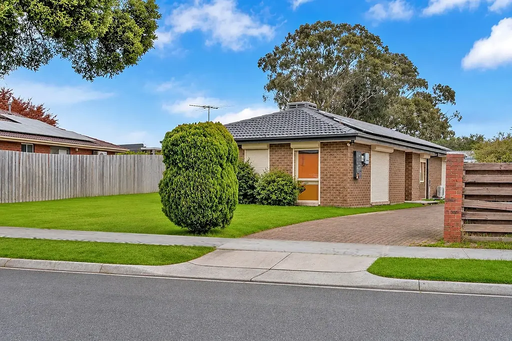 Spacious Family Home with Solar, Ample Parking & Large Shed