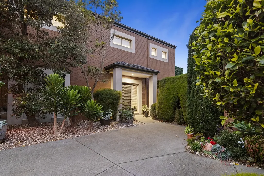 Contemporary Townhouse in the Heart of Mornington