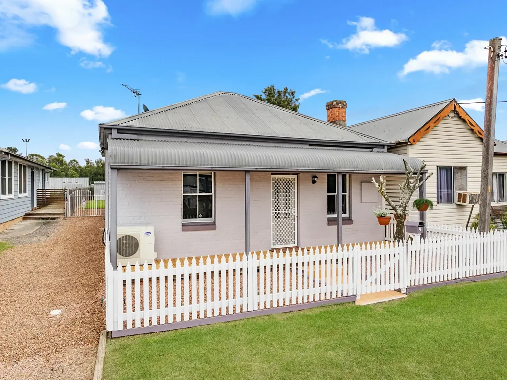 9 Charles Street, Abermain, NSW 2326