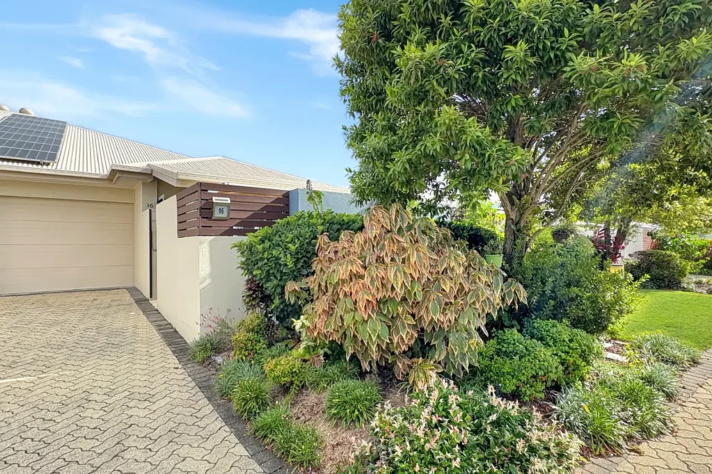 16/2 Grand Parade, Parrearra, QLD 4575