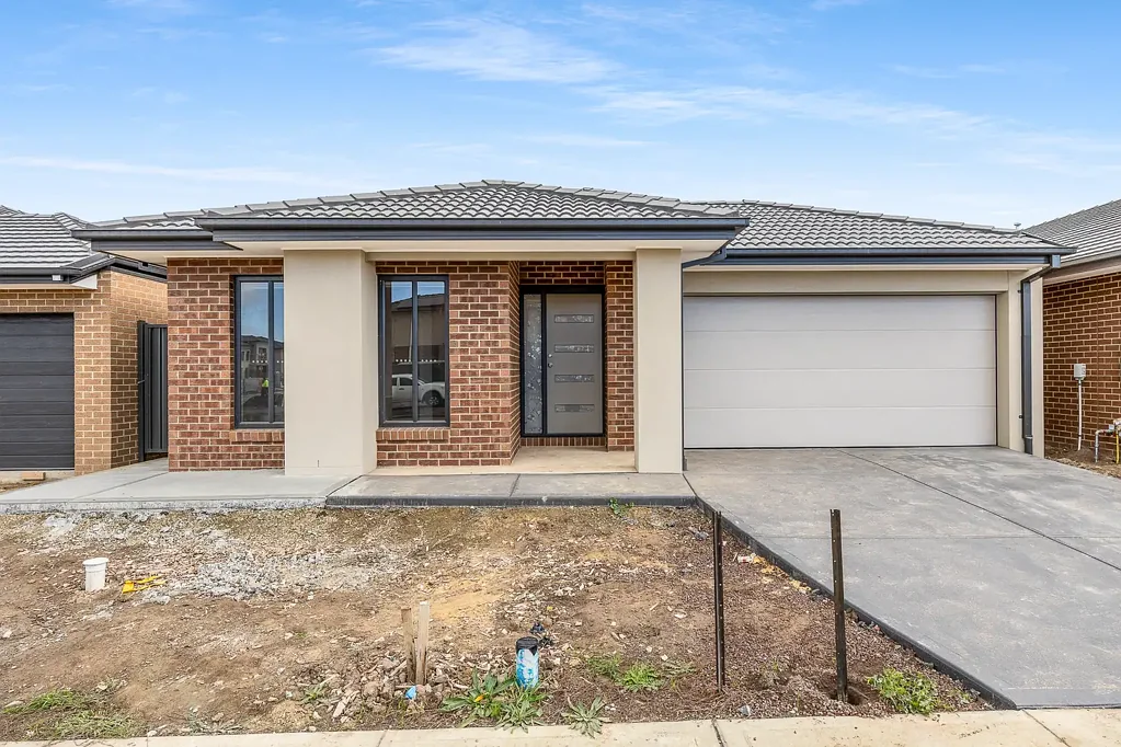 Brand New Living in Orana Estate, Clyde North