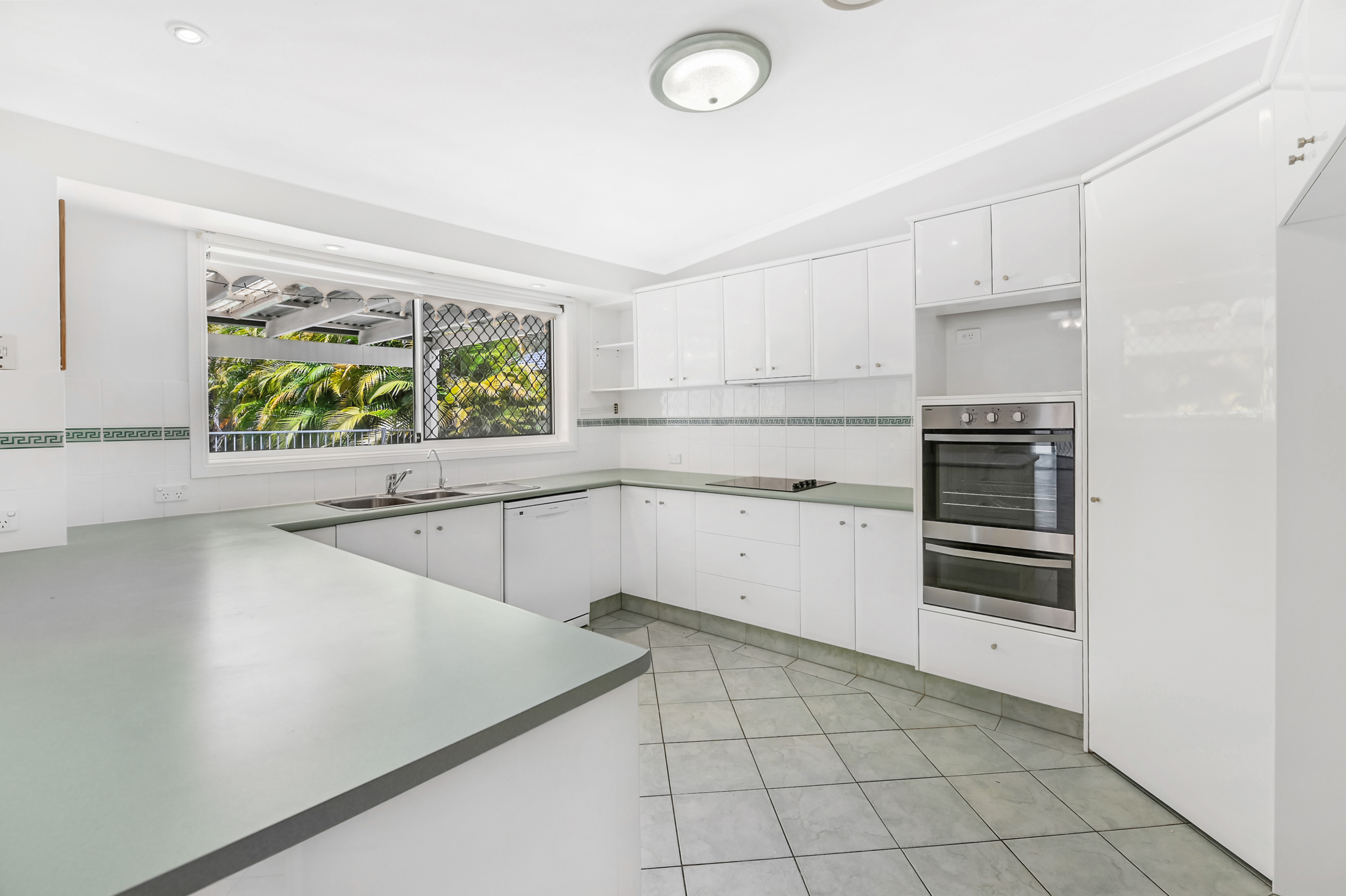 8 KETTLEWELL CH, ARUNDEL QLD 4214, 0 rūma, 0 rūma horoi, House