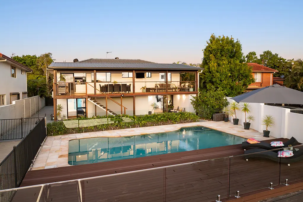 52 Lindsay Parade, Paradise Point, QLD 4216